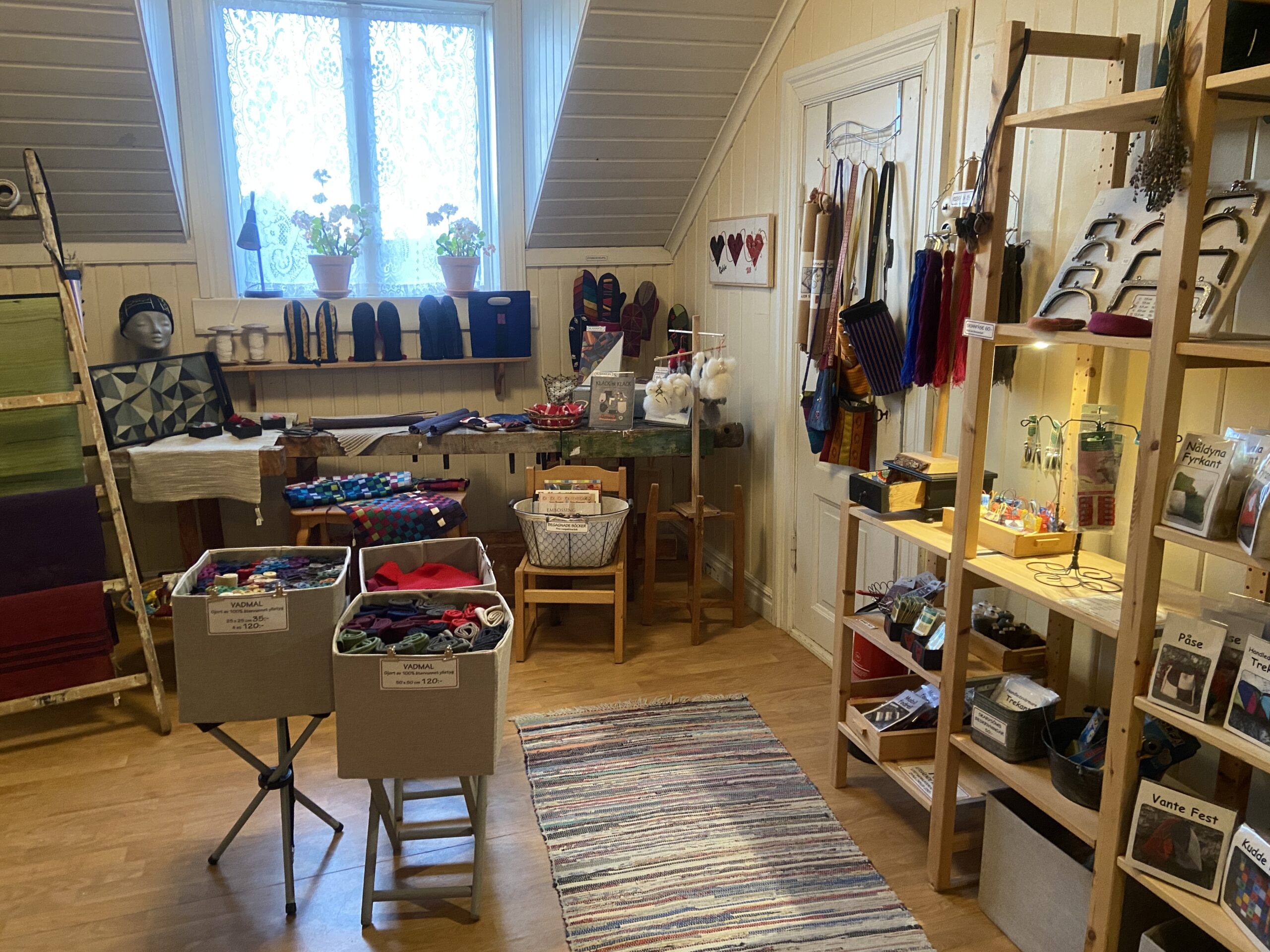 butik med textila föremål, material och kit